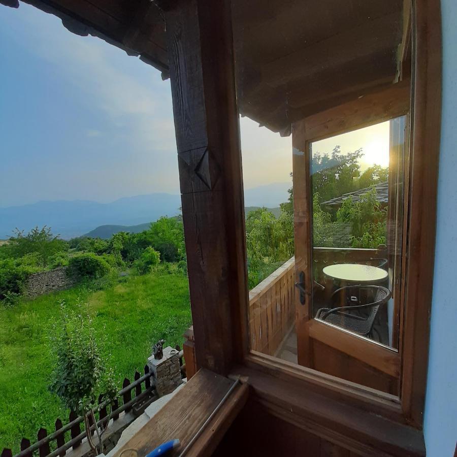 Семеен Хотел Скендерова Къща Leshten Exterior foto