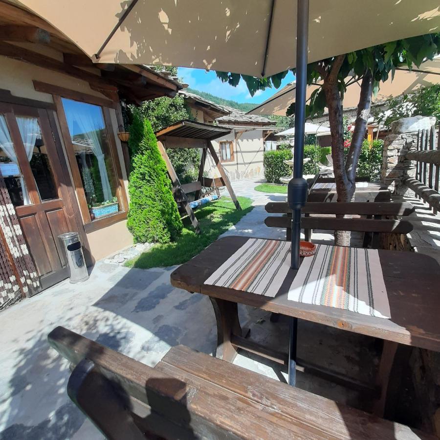 Семеен Хотел Скендерова Къща Leshten Exterior foto
