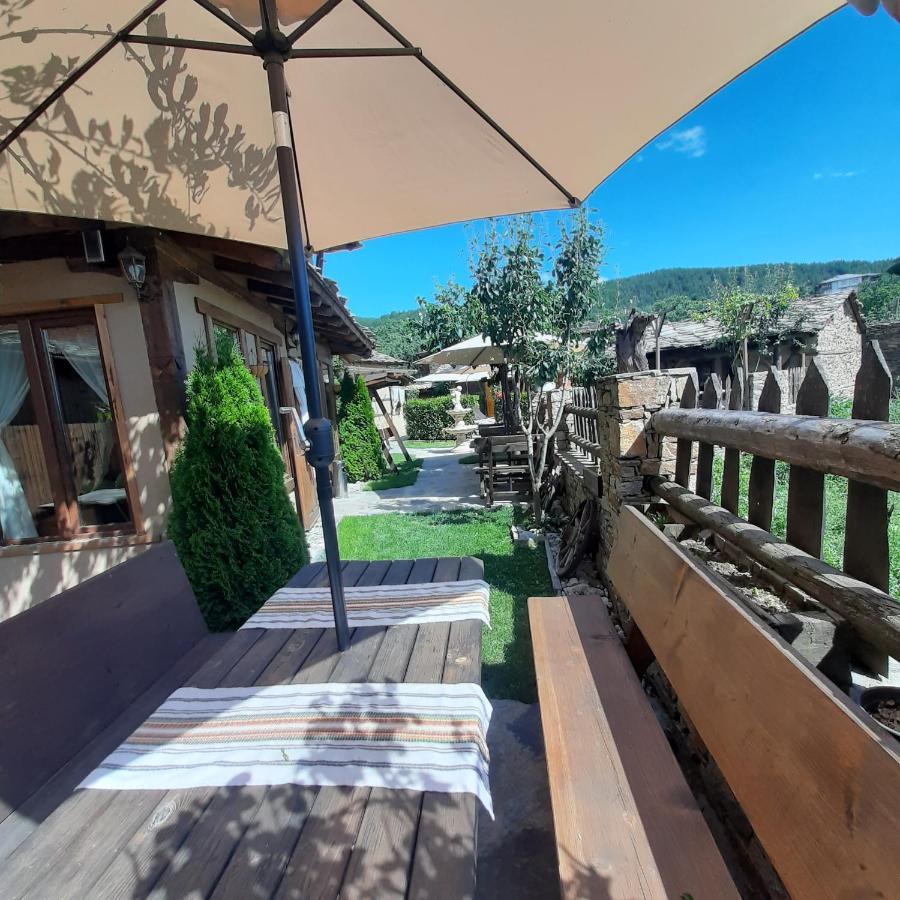 Семеен Хотел Скендерова Къща Leshten Exterior foto