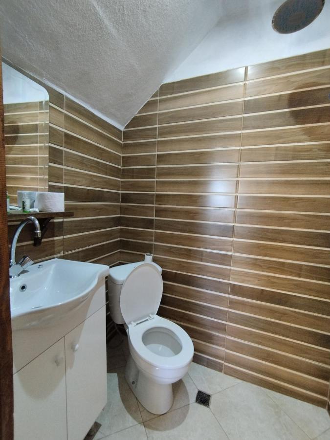 Семеен Хотел Скендерова Къща Leshten Exterior foto