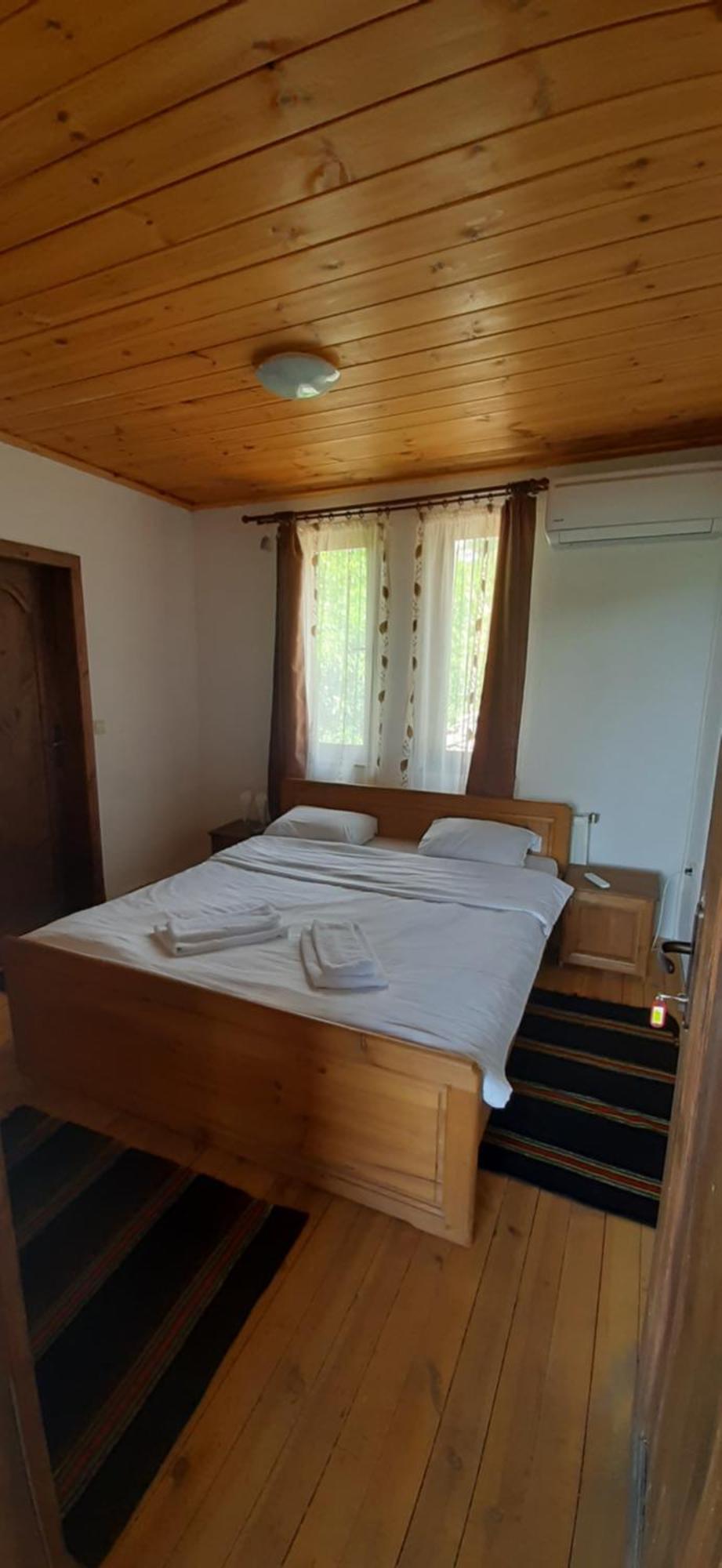 Семеен Хотел Скендерова Къща Leshten Zimmer foto