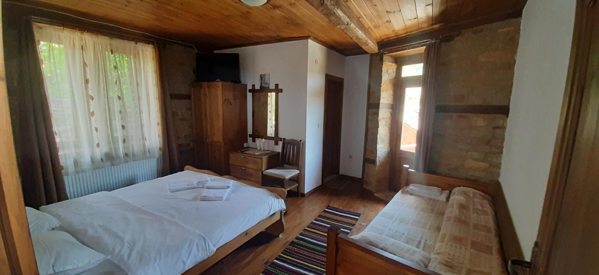 Семеен Хотел Скендерова Къща Leshten Zimmer foto
