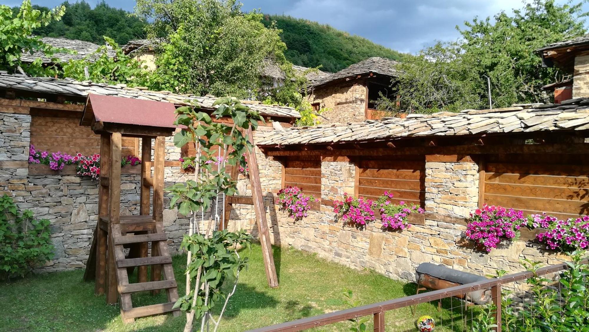 Семеен Хотел Скендерова Къща Leshten Zimmer foto