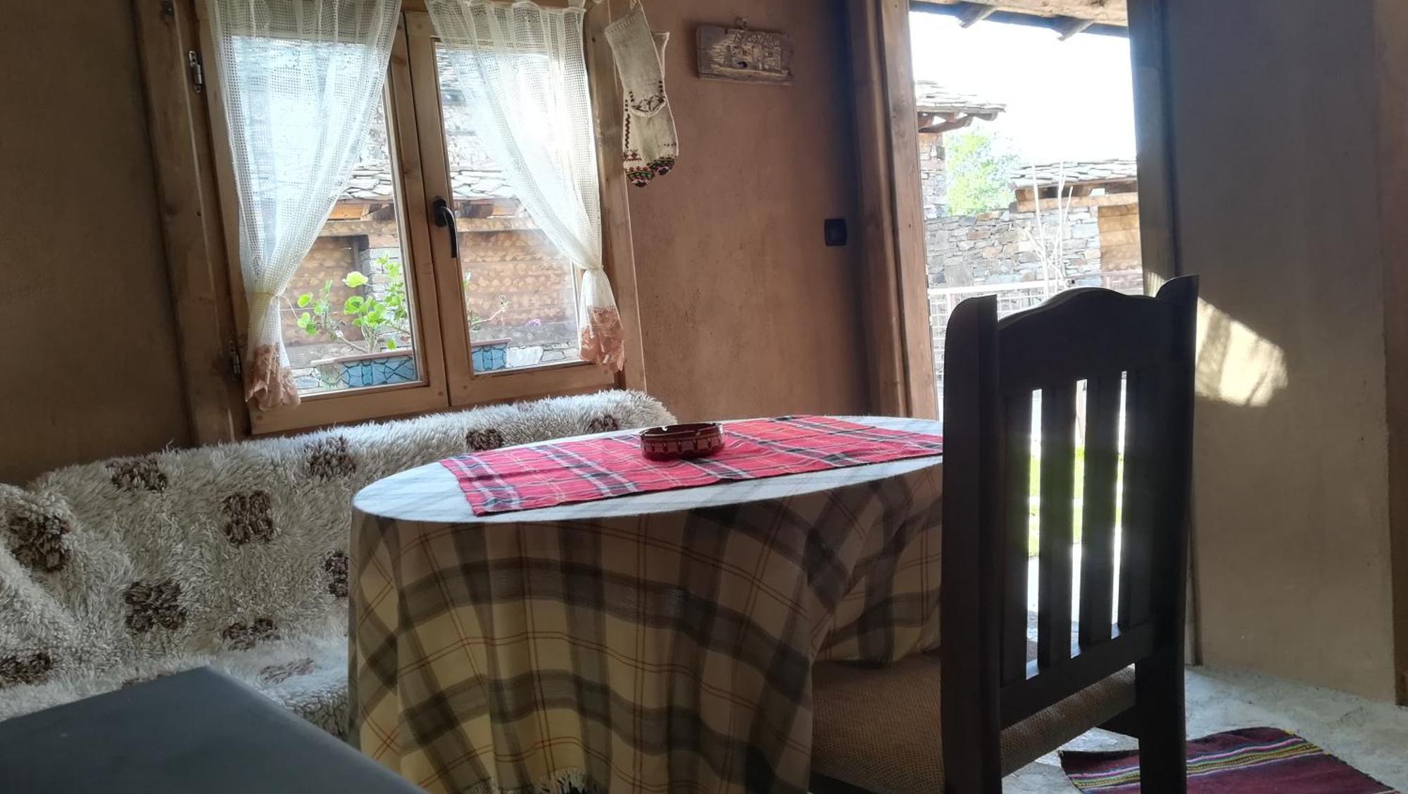 Семеен Хотел Скендерова Къща Leshten Zimmer foto
