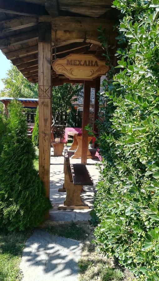 Семеен Хотел Скендерова Къща Leshten Exterior foto